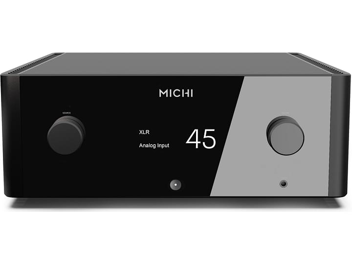 Ampli hi-fi stéréo Rotel Michi X5 noir, vue de face, façade avec écran affichant "XLR Analog Input 45", boutons et prises