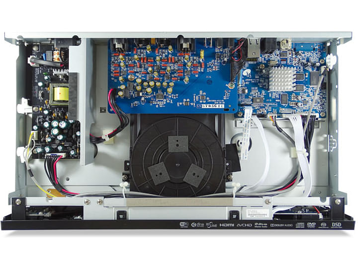 Lecteur Blu-ray Yamaha BD-A1060 noir ouvert, vue intérieure de face, composants électroniques et mécaniques visibles